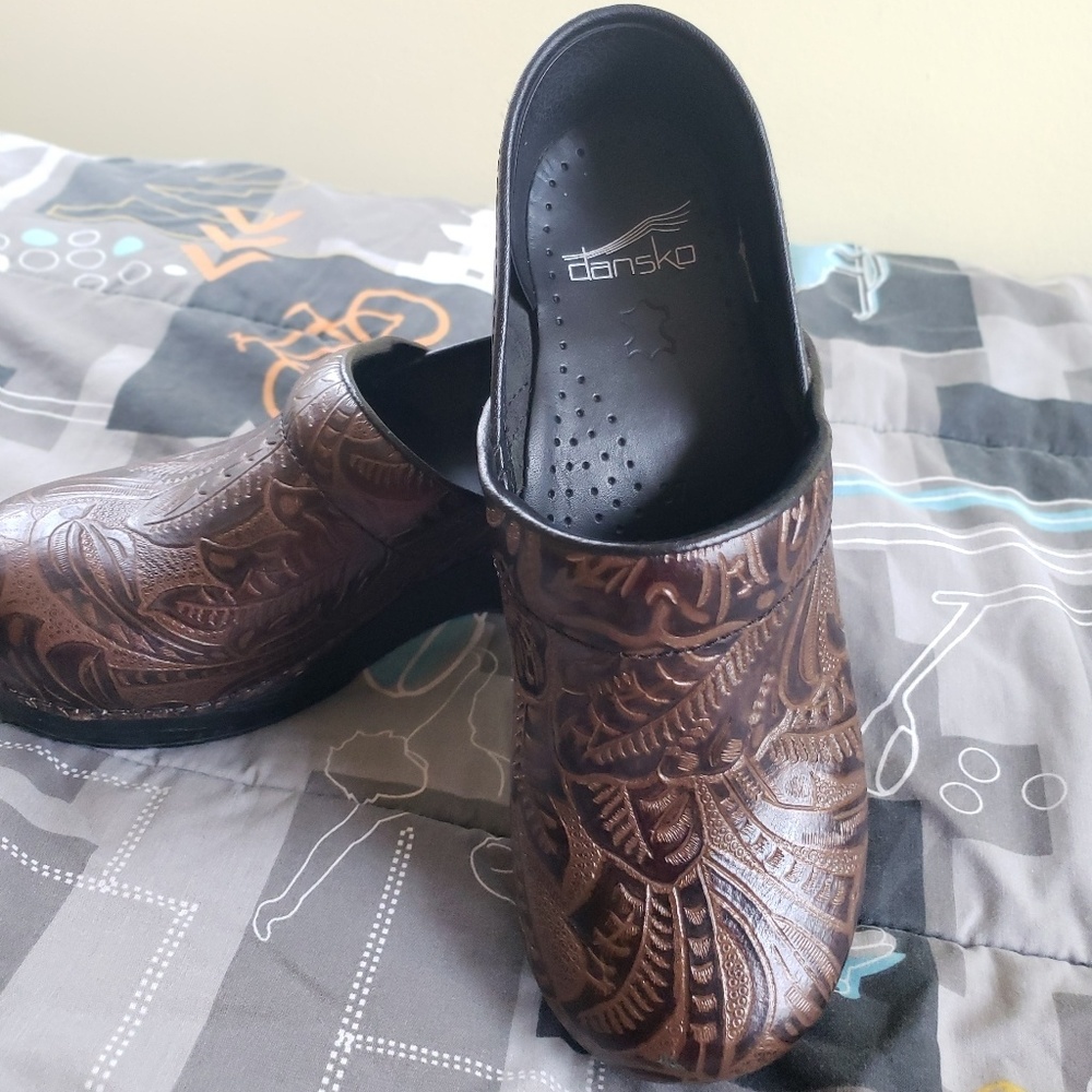 Nursing shoes